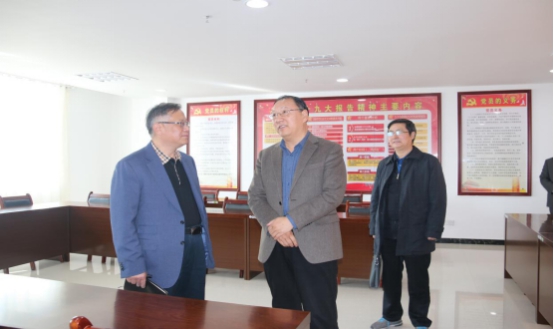 省委常委、省總工會主席馬吉孝等一行蒞臨青海物產(chǎn)集團(tuán)公司視察，調(diào)研指導(dǎo)道路貨運(yùn)企業(yè)建會、貨運(yùn)司機(jī)入會等工作
